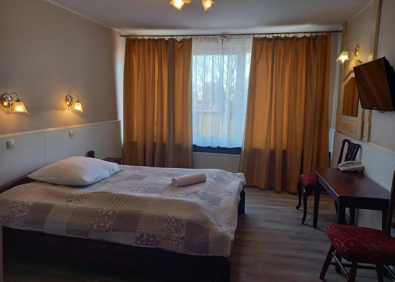 Dworek staropolski Poznań 2*,  Polska